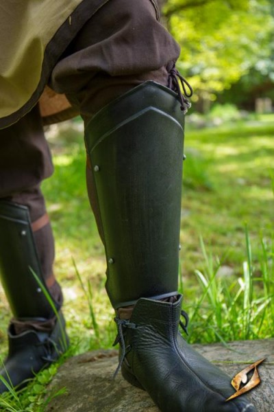 Epic Armoury Scout Greaves - Dark