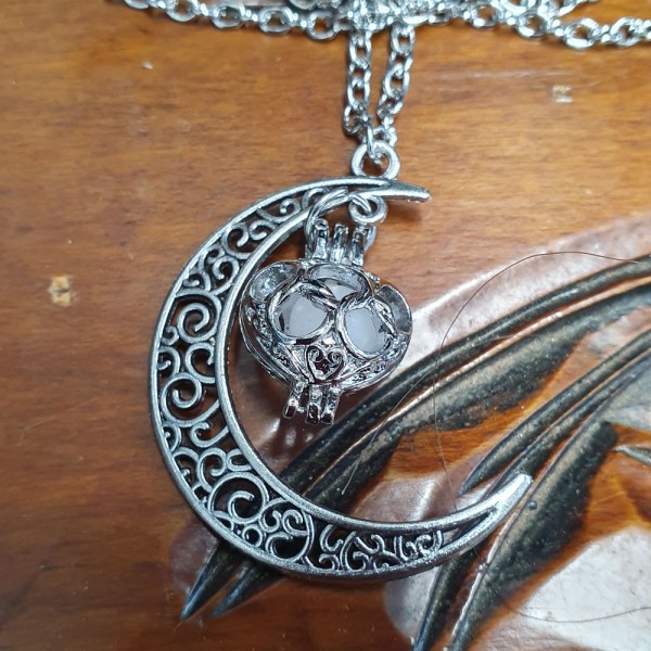 Glowing Necklace - Crescent Moon