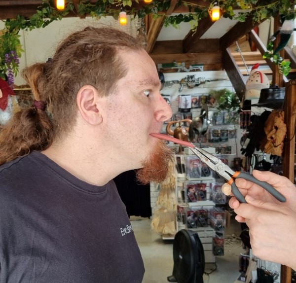Prop Tongue