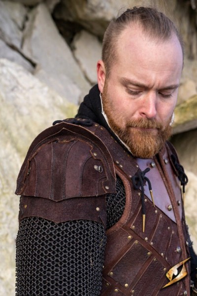 Woodsman Pauldrons - Suede Brown