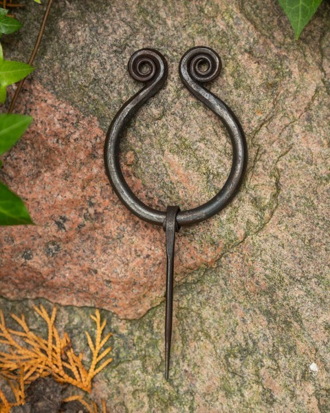 Cloak Pin - Bernhard