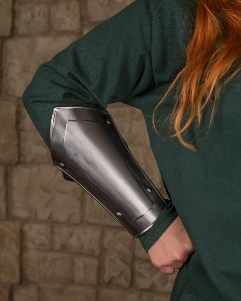 Mina Bracers